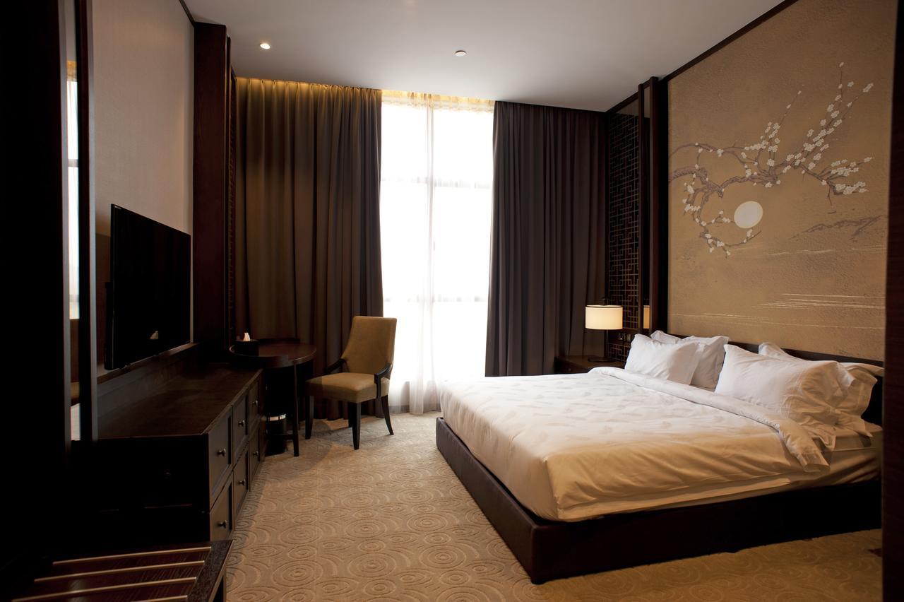 Vangohh Eminent Hotel & Spa Bukit Mertajam Exterior photo